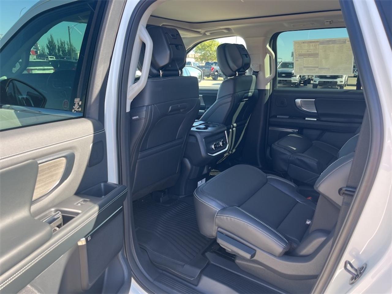2027 Ford Expedition Platinum Max Photo5