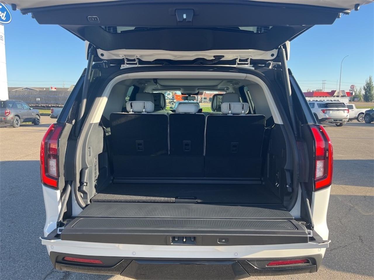 2027 Ford Expedition Platinum Photo5