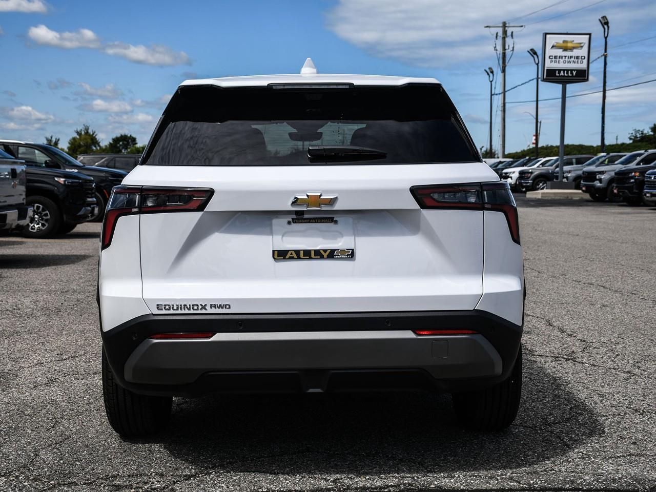 2027 Chevrolet Equinox LT Photo4