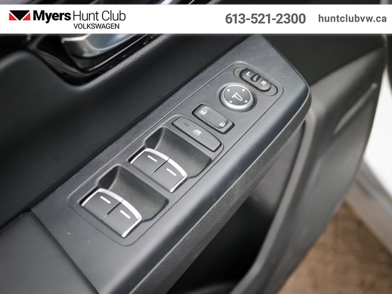 2023 Honda CR-V Hybrid Touring  - Leather Seats Photo