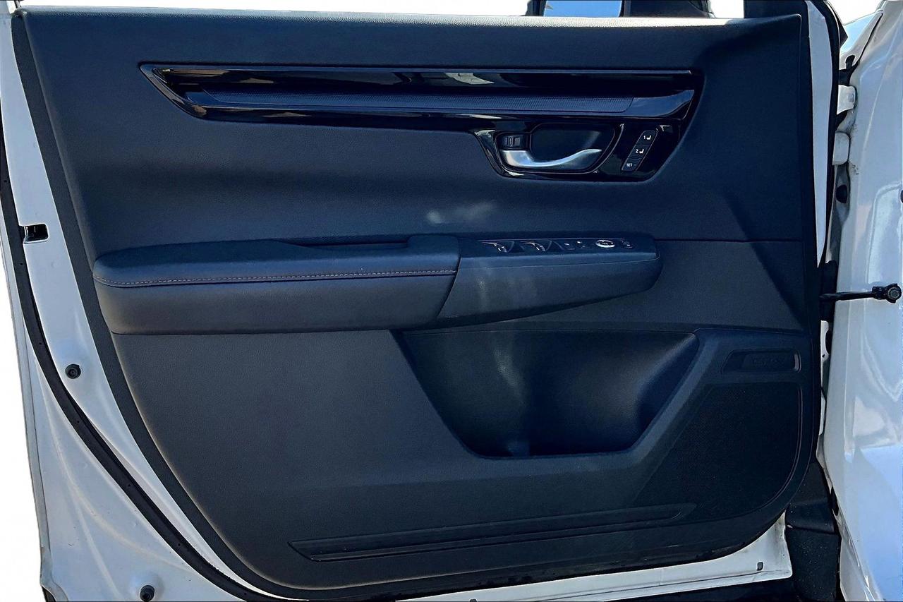 2023 Honda CR-V Sport Touring | Navigation | Heated Wheel | AWD Photo