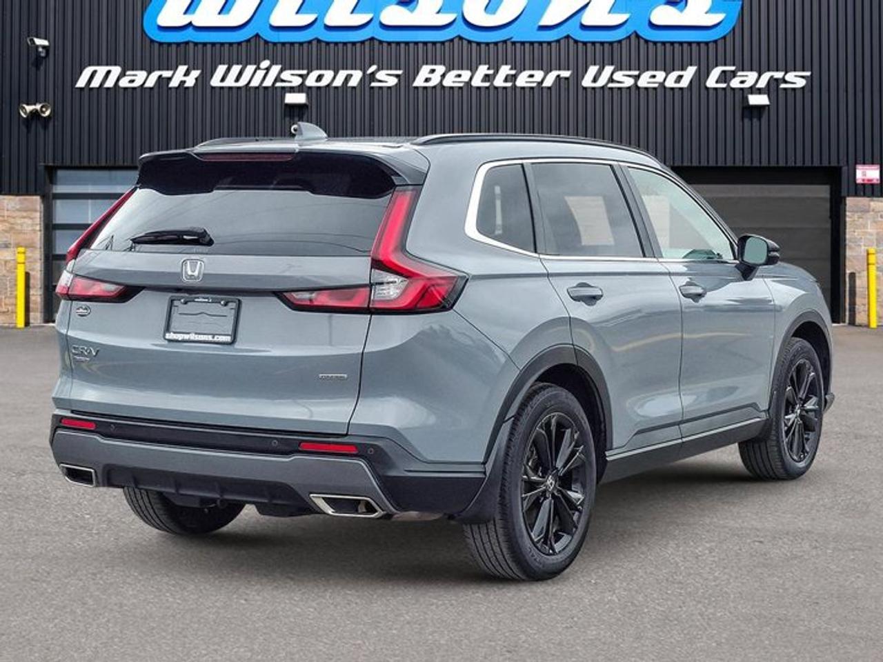 2023 Honda CR-V Hybrid Touring AWD | Leather | Sunroof | Nav | Heated Wheel + Seats | Adaptive Cruise | CarPlay & More ! Photo