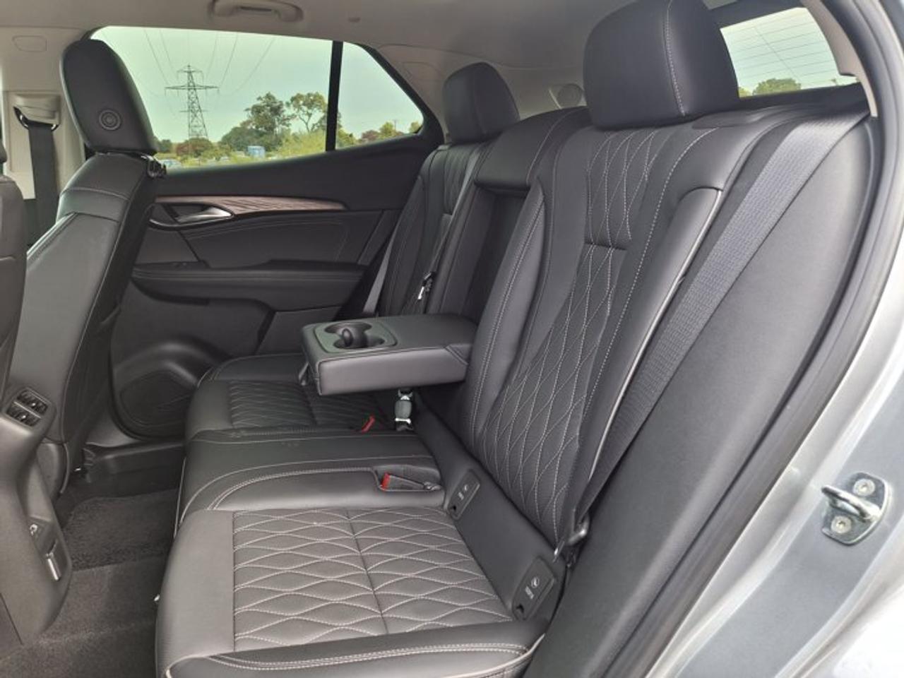 2023 Buick Envision Avenir AWD | Leather | Panoramic Sunroof | Heated Seats + Steering | Cooled Seats | and More ! Photo