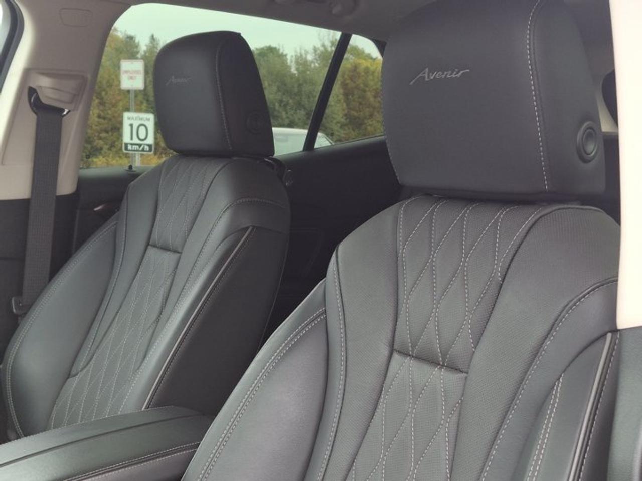 2023 Buick Envision Avenir AWD | Leather | Panoramic Sunroof | Heated Seats + Steering | Cooled Seats | and More ! Photo