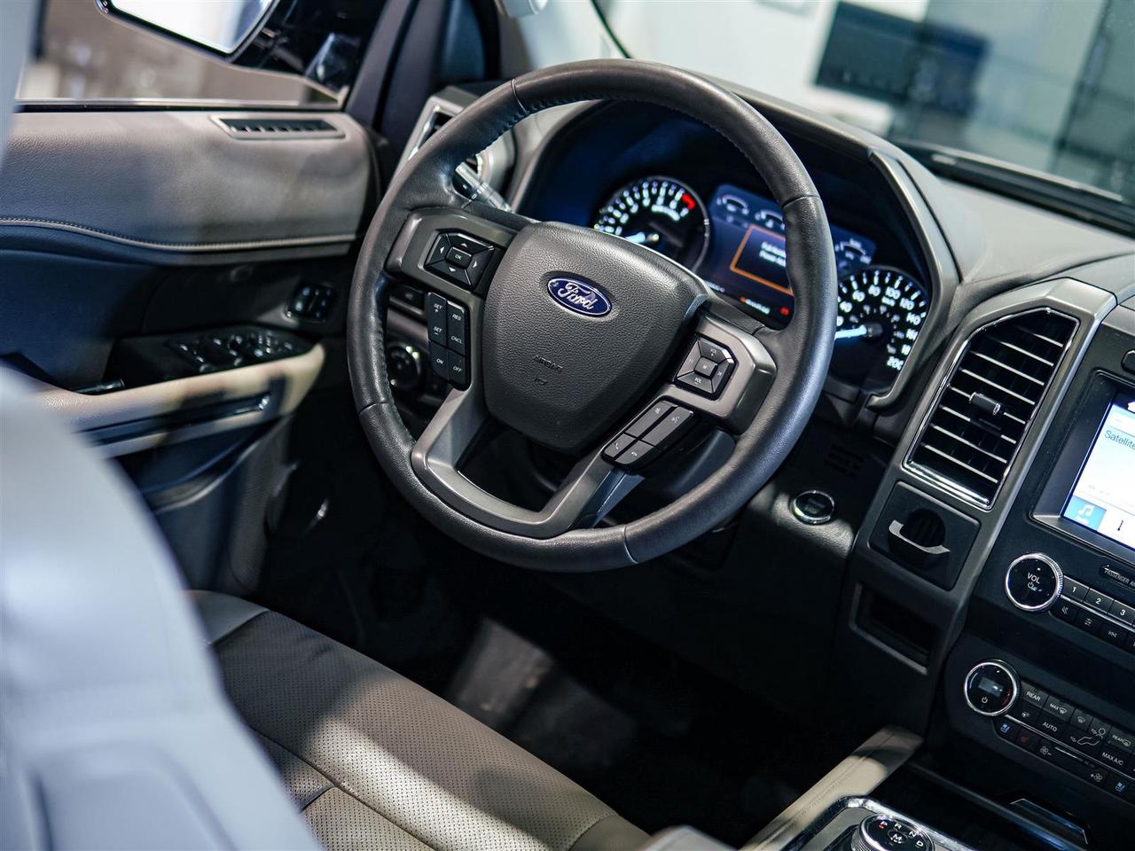 2019 Ford Expedition XLT 4X4 | LEATHER | 8 PASS | NO ACCIDENTS Photo