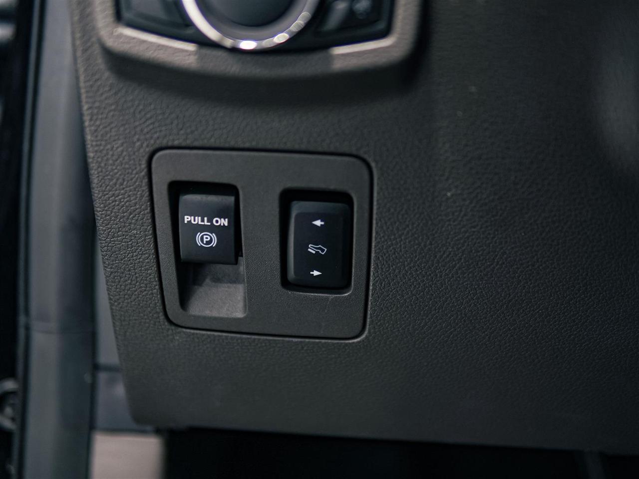 2019 Ford Expedition XLT 4X4 | LEATHER | 8 PASS | NO ACCIDENTS Photo