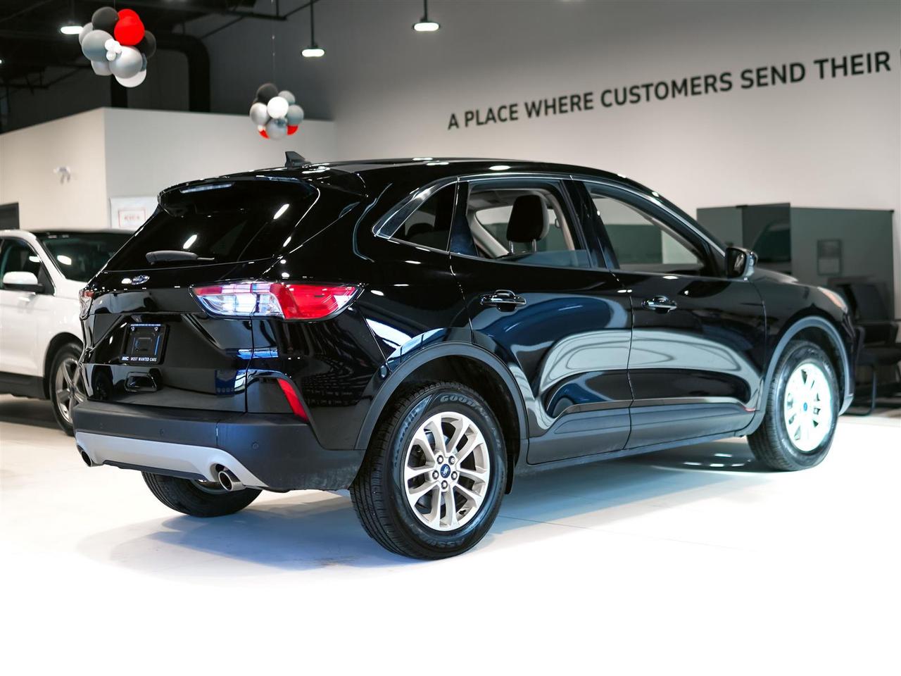 2020 Ford Escape SE 2.0L AWD | NO ACCIDENTS | NAV | BLIND | SENSORS Photo