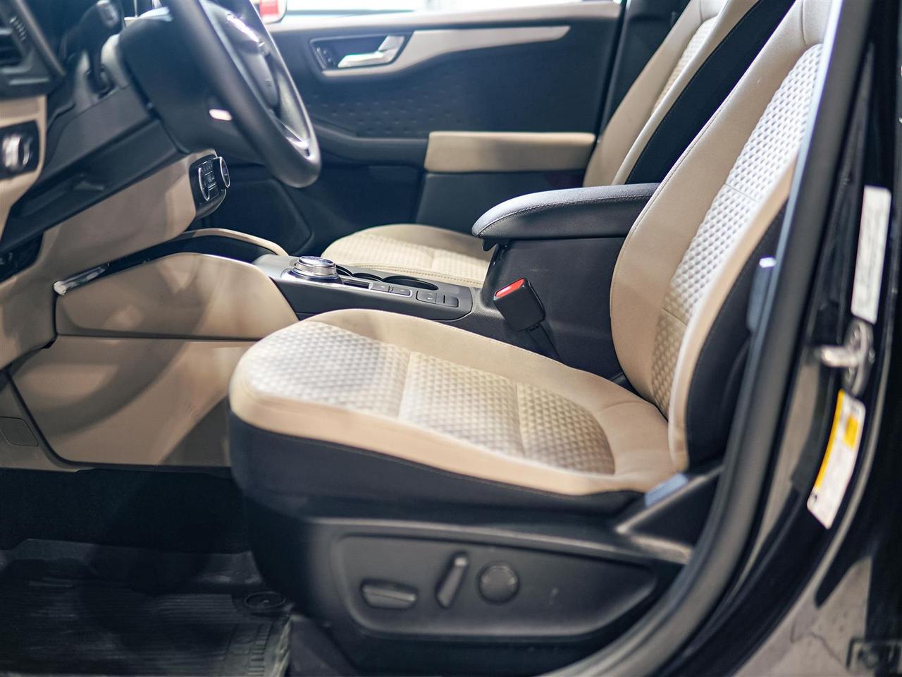 2020 Ford Escape SE 2.0L AWD | NO ACCIDENTS | NAV | BLIND | SENSORS Photo