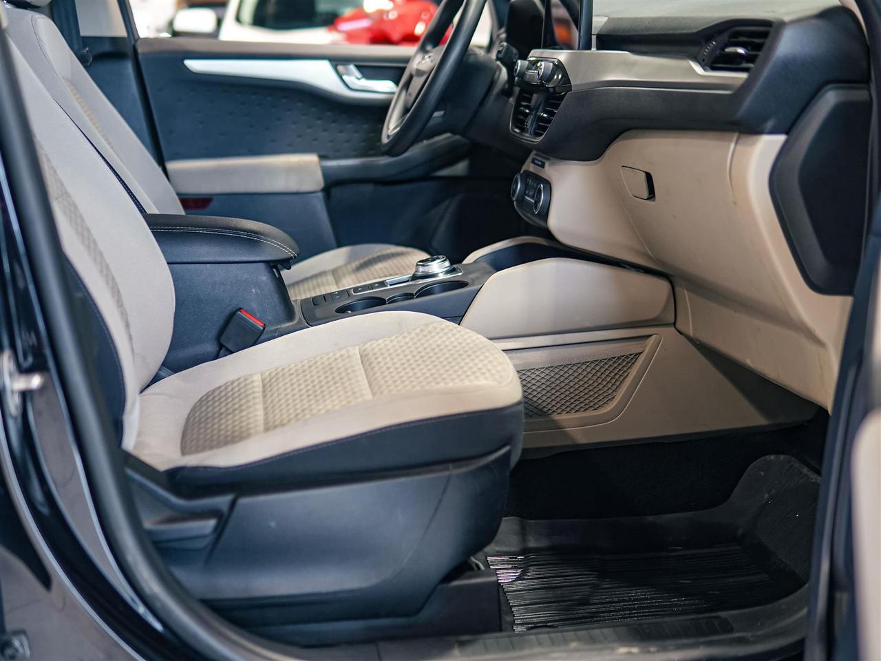 2020 Ford Escape SE 2.0L AWD | NO ACCIDENTS | NAV | BLIND | SENSORS Photo
