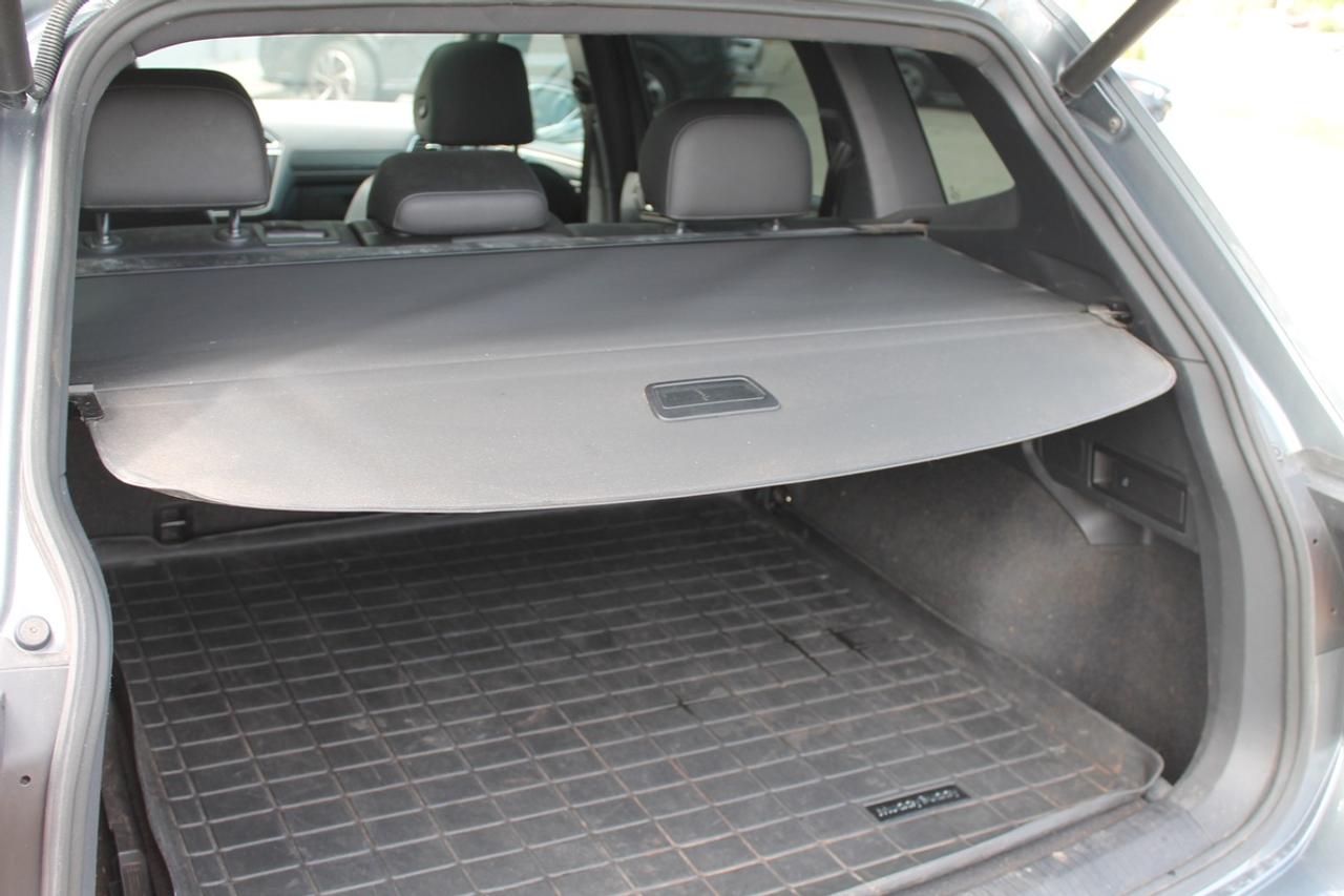 2018 Volkswagen Tiguan SEL Premium 4Motion R-LINE Photo