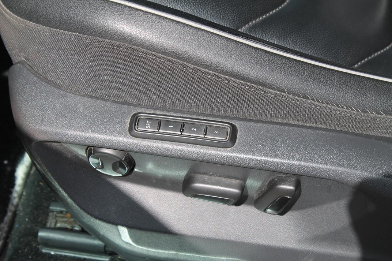 2018 Volkswagen Tiguan SEL Premium 4Motion R-LINE Photo