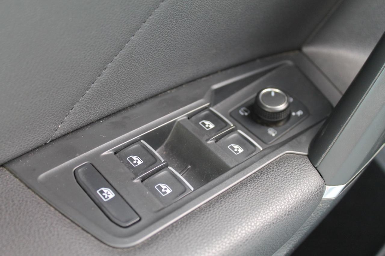 2018 Volkswagen Tiguan SEL Premium 4Motion R-LINE Photo