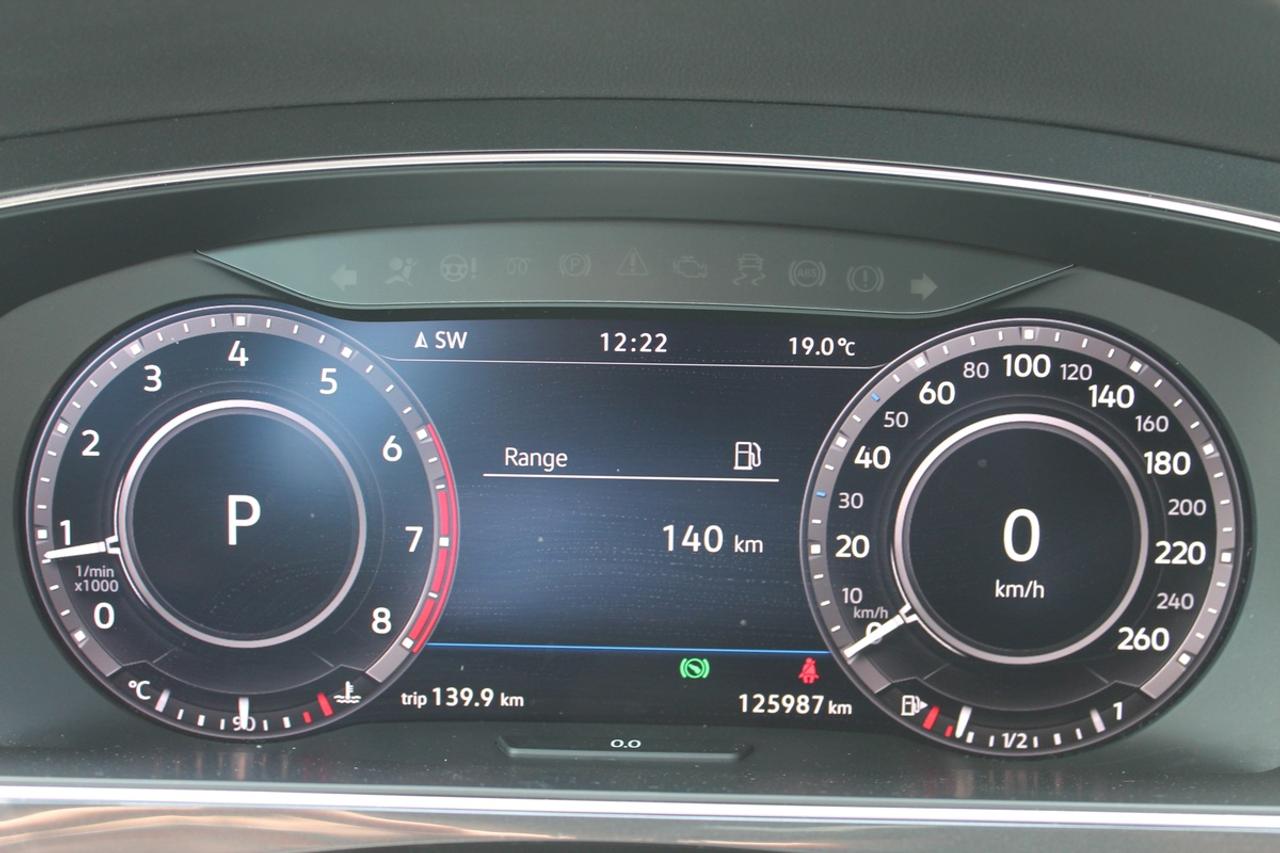 2018 Volkswagen Tiguan SEL Premium 4Motion R-LINE Photo
