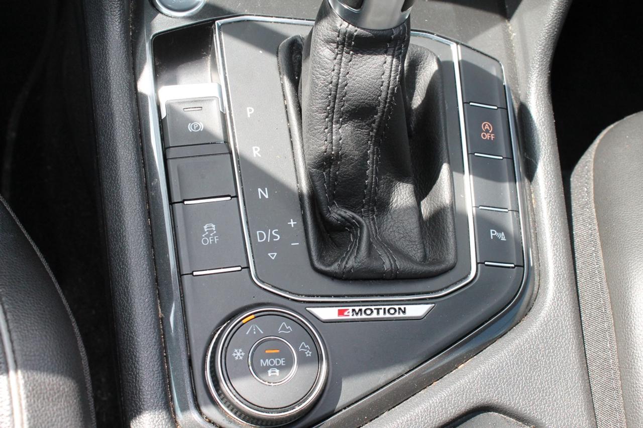 2018 Volkswagen Tiguan SEL Premium 4Motion R-LINE Photo