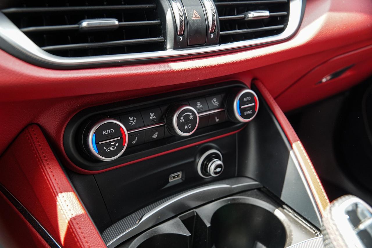 2021 Alfa Romeo Stelvio Ti Sport |AWD|ONE OWNER|BSM|NAVI|PANO|RED INT Photo