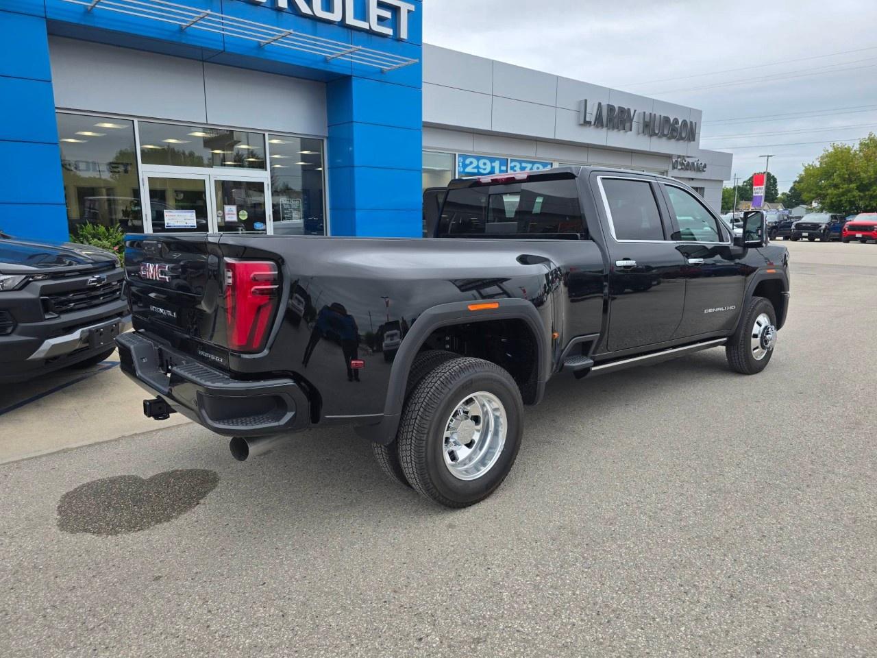 2026 GMC Sierra 3500 HD 4WD Crew Cab Long Box Denali Photo