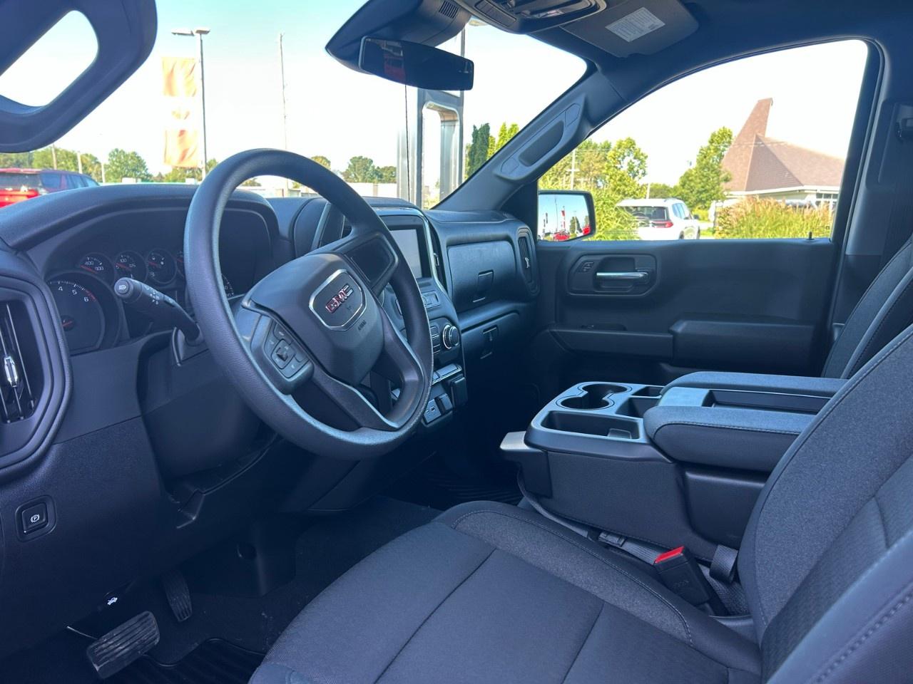 2026 GMC Sierra 1500 Crew Cab Short Box 4-Wheel Drive Pro Photo3