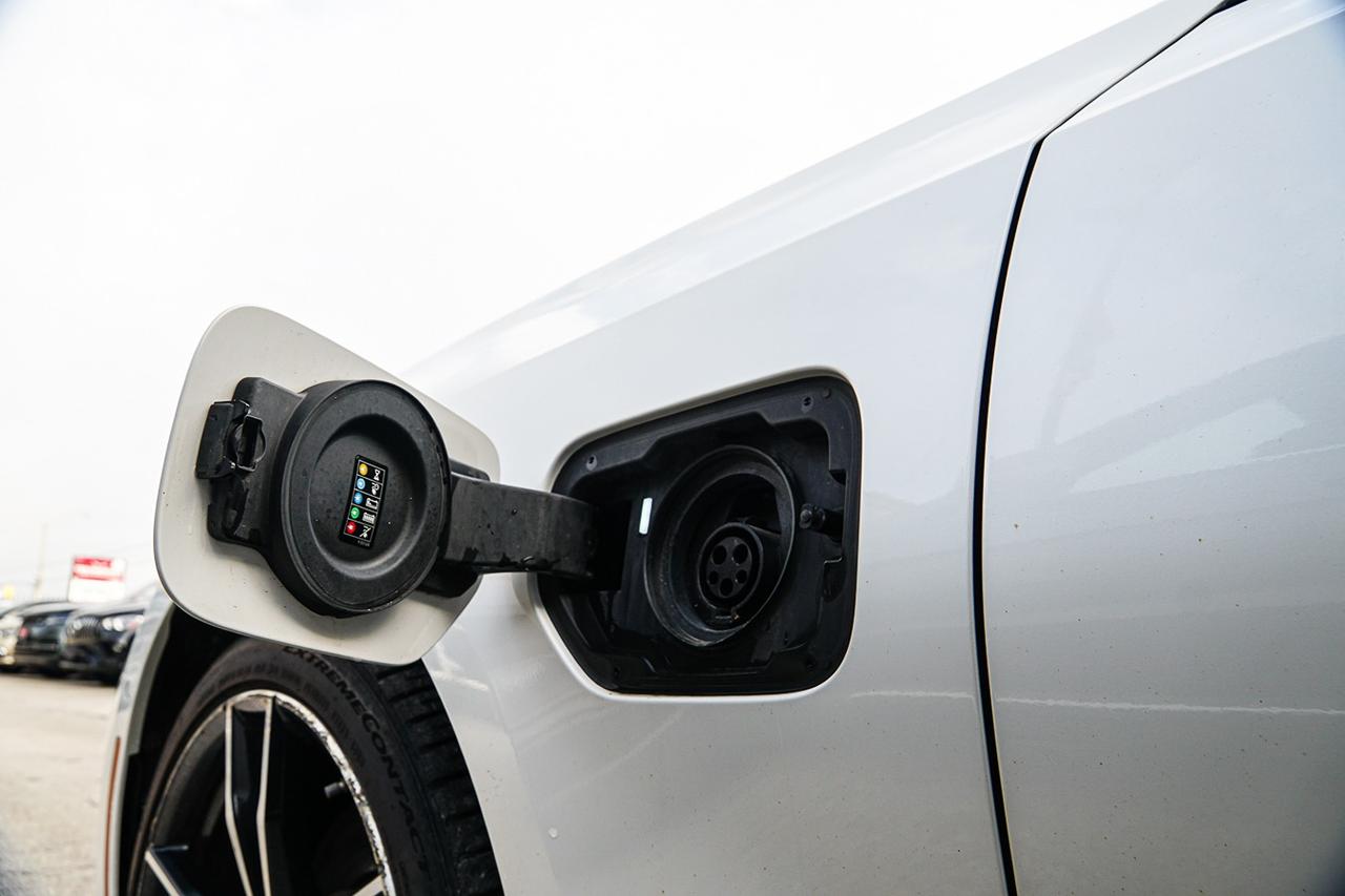 2021 BMW 3 Series 330e xDrive Plug-In Hybrid |BSM|NAVI|SUNROOF| Photo