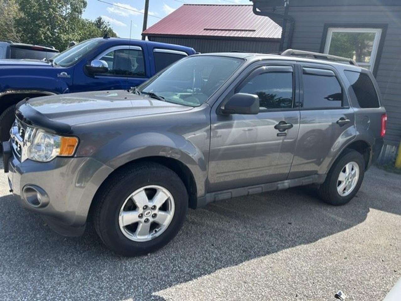 <p>Clean CARFAX.&nbsp; Excellent condition, runs and drives great.&nbsp; Very well maintained.&nbsp; Includes 2 sets of wheels and tires.&nbsp; Equipped with WeatherTech mats, bluetooth.&nbsp; Asking price includes SAFETY, applicable taxes and licence fee are extra.&nbsp; If interested and for more information, please call 519-671-4592</p>
