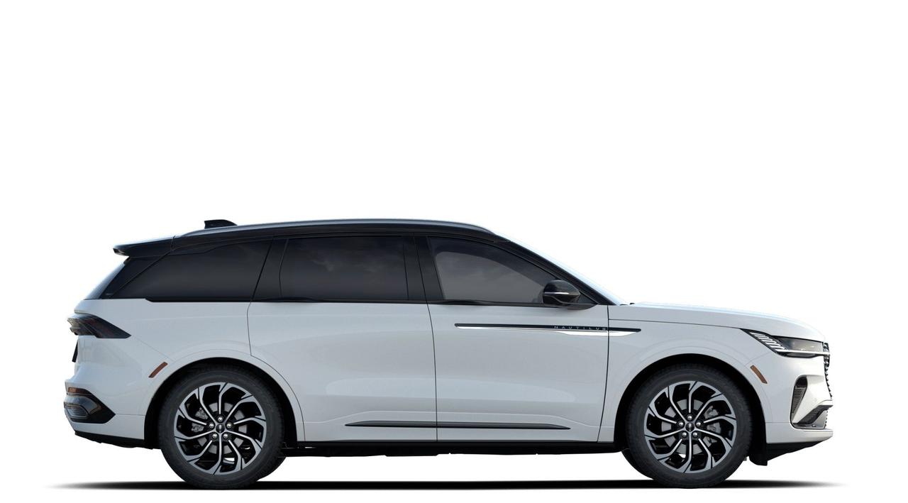 2026 Lincoln Nautilus Reserve AWD Photo4