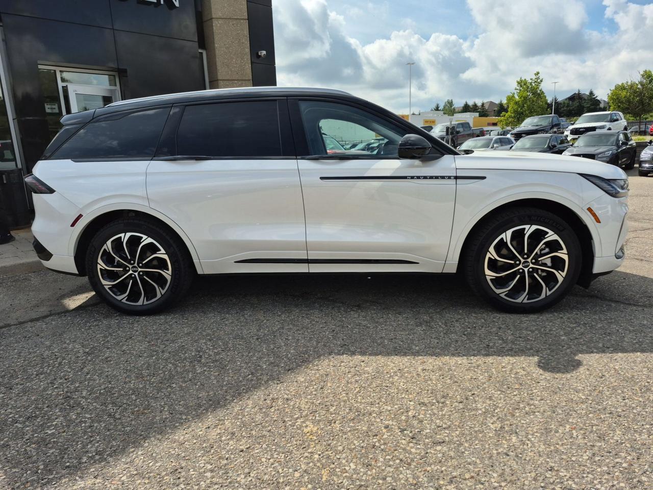 2026 Lincoln Nautilus Reserve AWD Photo1