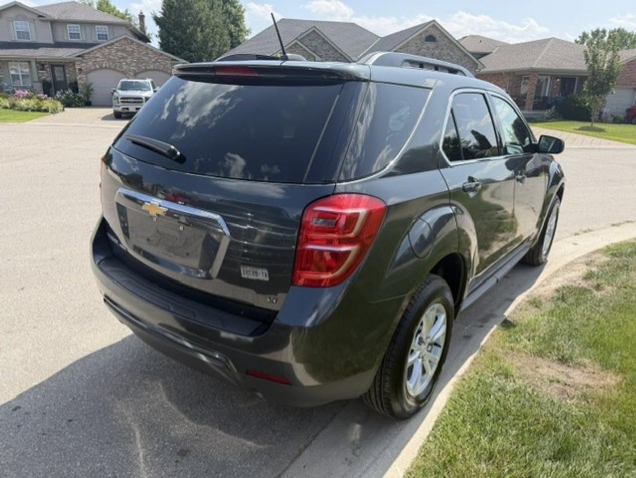 2017 Chevrolet Equinox AWD 4dr Photo2