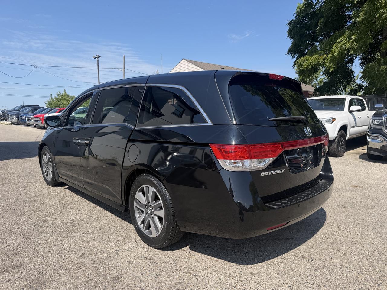 2016 Honda Odyssey Touring Photo4