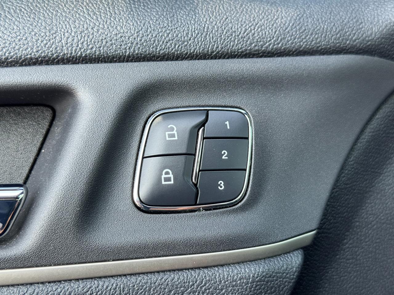 2018 Lincoln MKC Select AWD+Roof+ApplePlay+Remote Start+Leather Photo