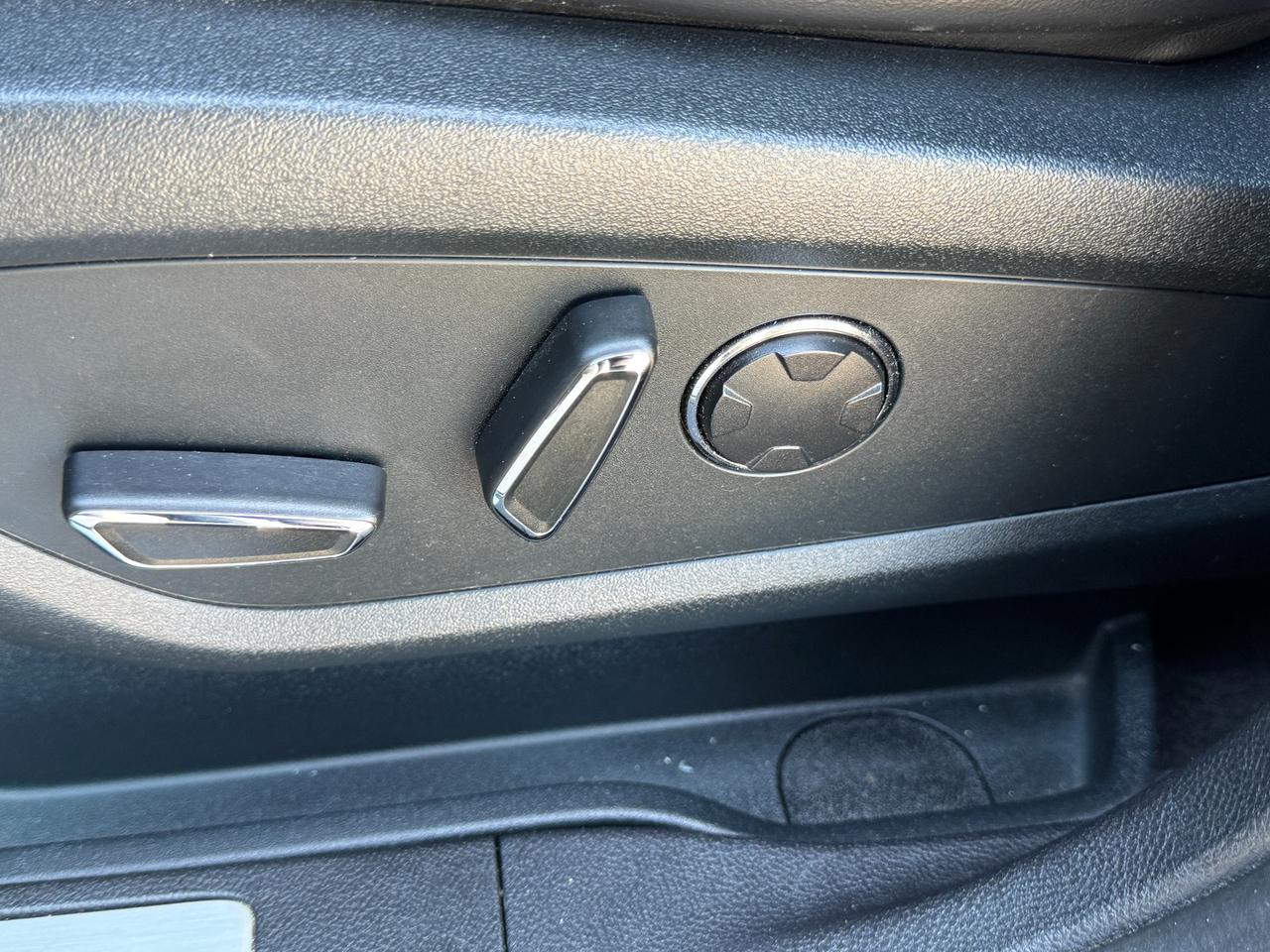 2018 Lincoln MKC Select AWD+Roof+ApplePlay+Remote Start+Leather Photo