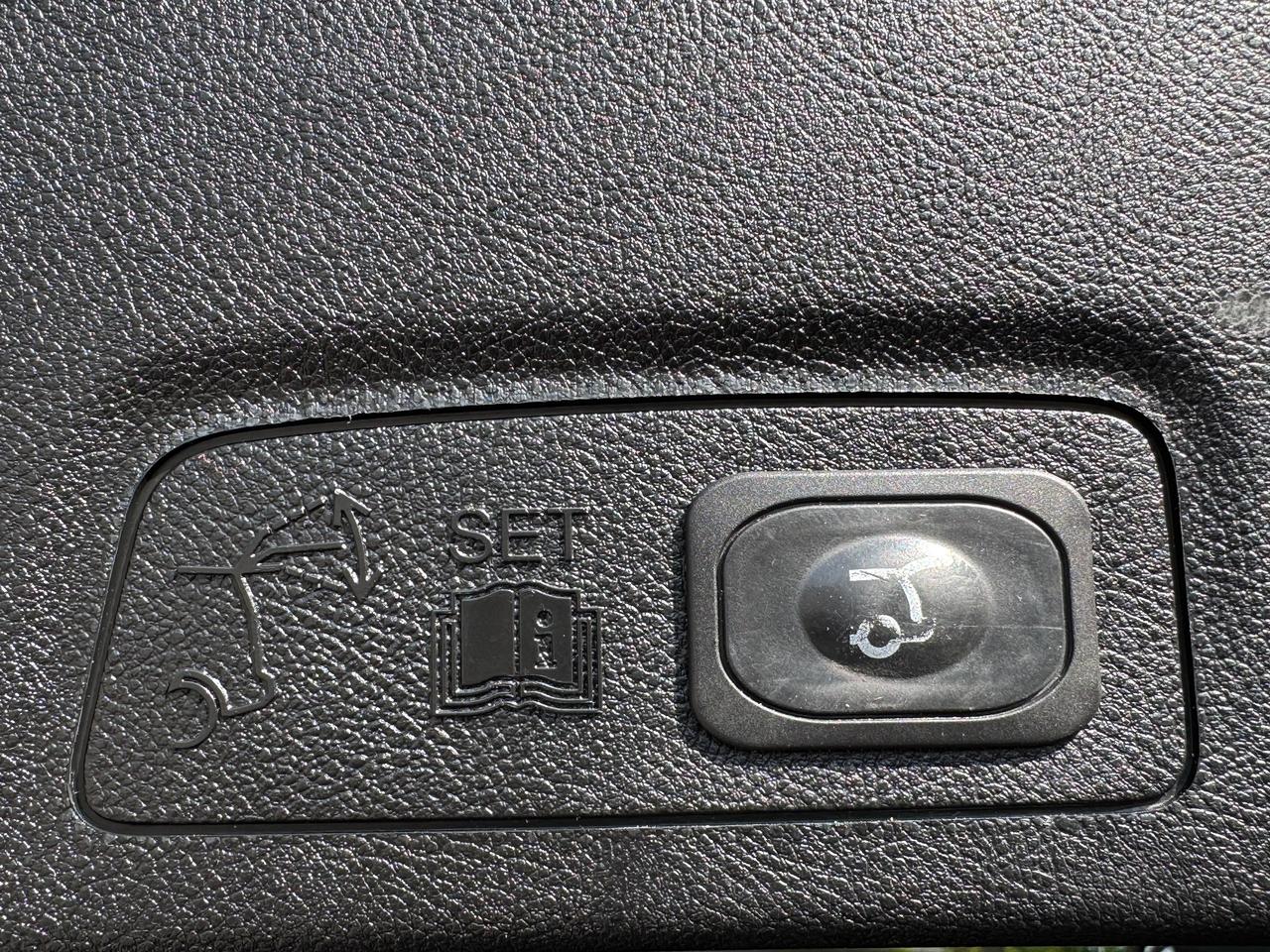2018 Lincoln MKC Select AWD+Roof+ApplePlay+Remote Start+Leather Photo