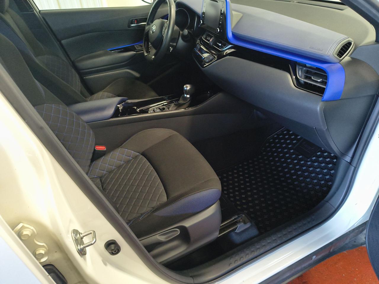 2021 Toyota C-HR LE Photo