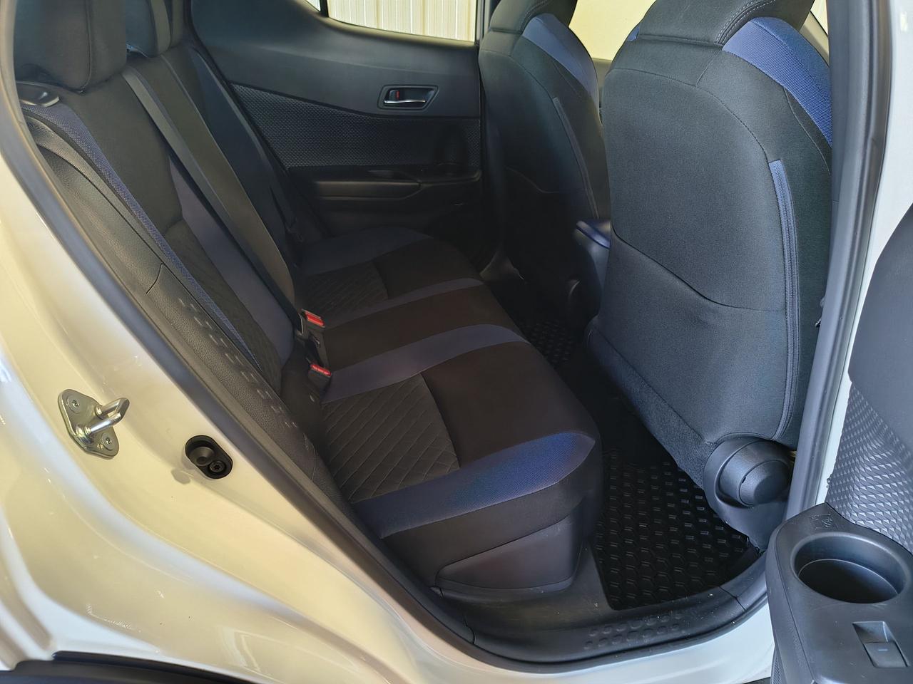 2021 Toyota C-HR LE Photo
