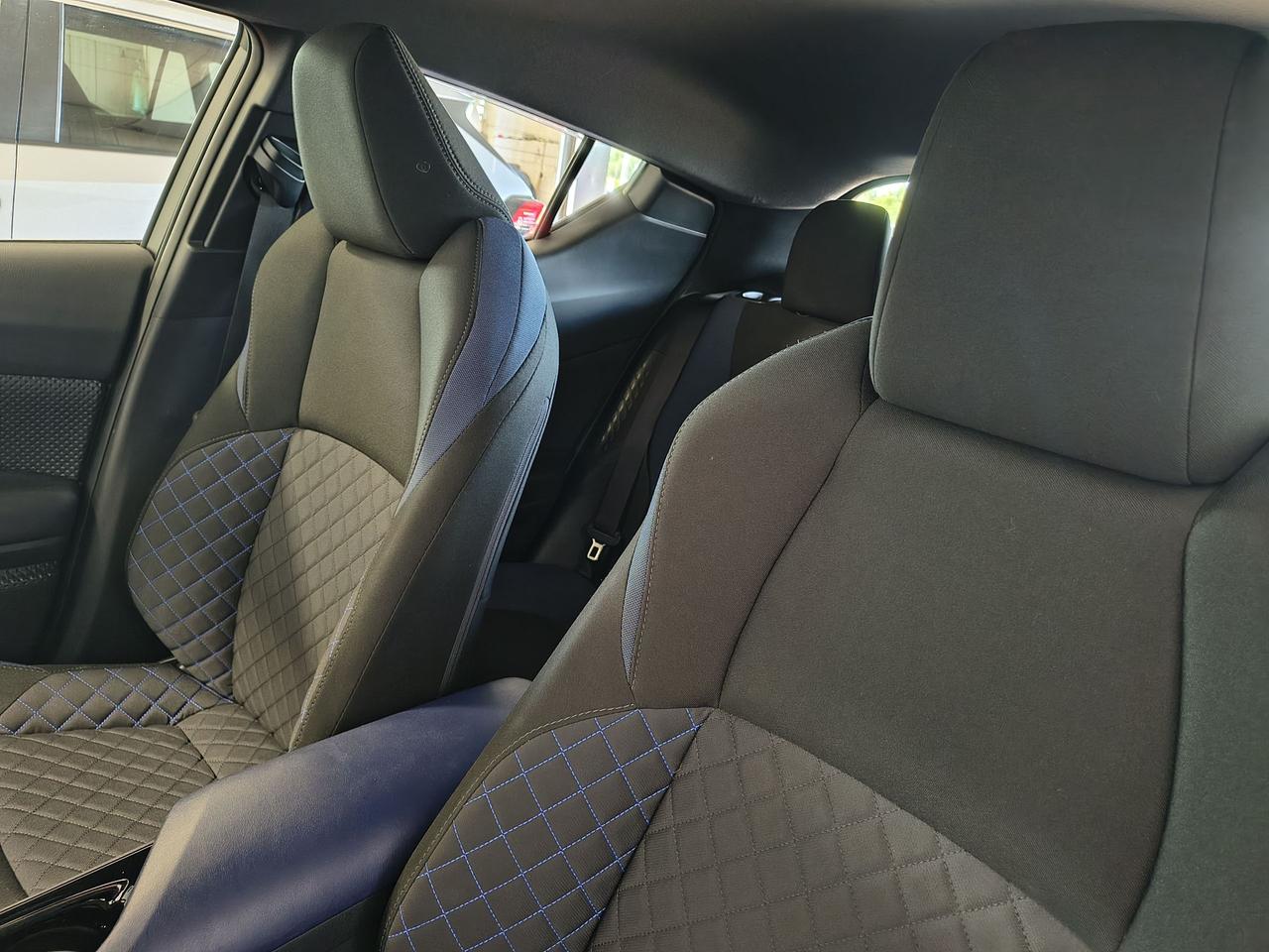 2021 Toyota C-HR LE Photo