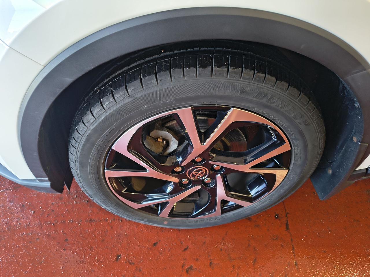 2021 Toyota C-HR LE Photo