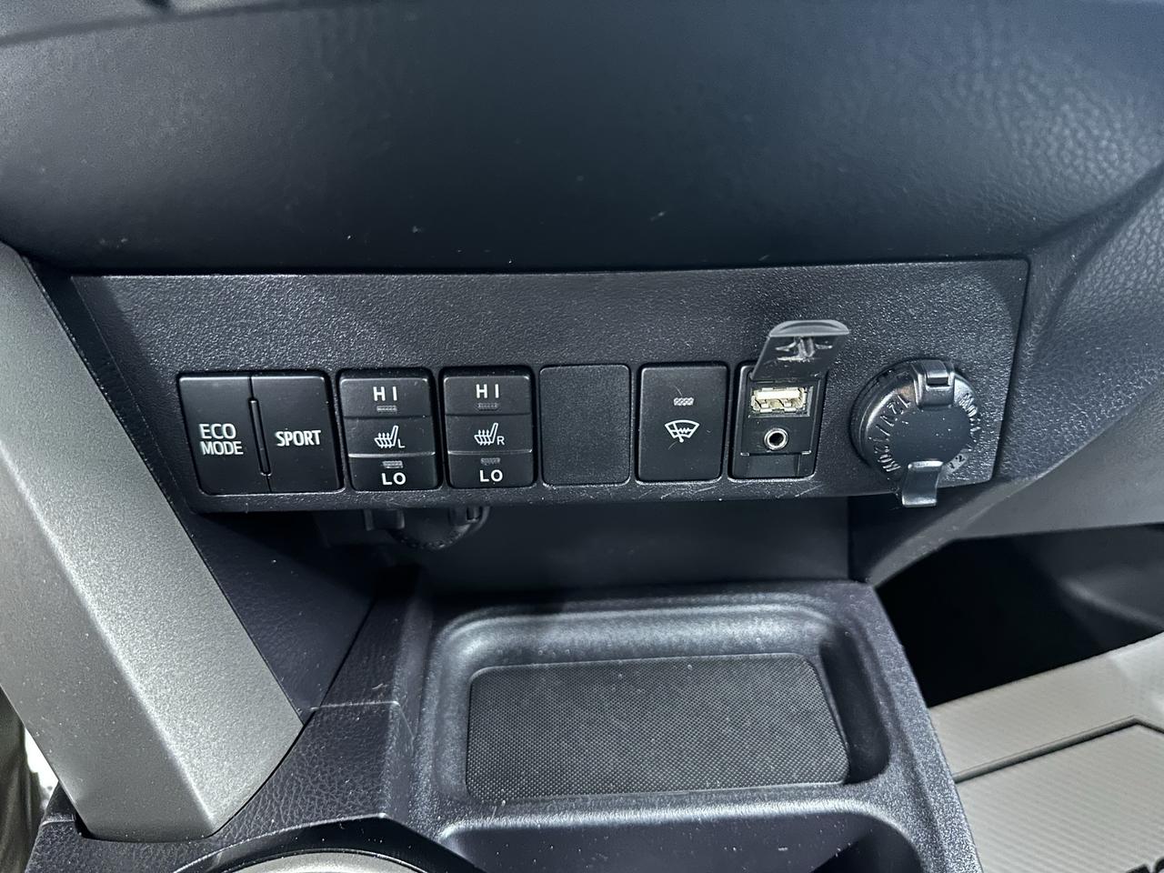 2018 Toyota RAV4 AWD XLE Photo39