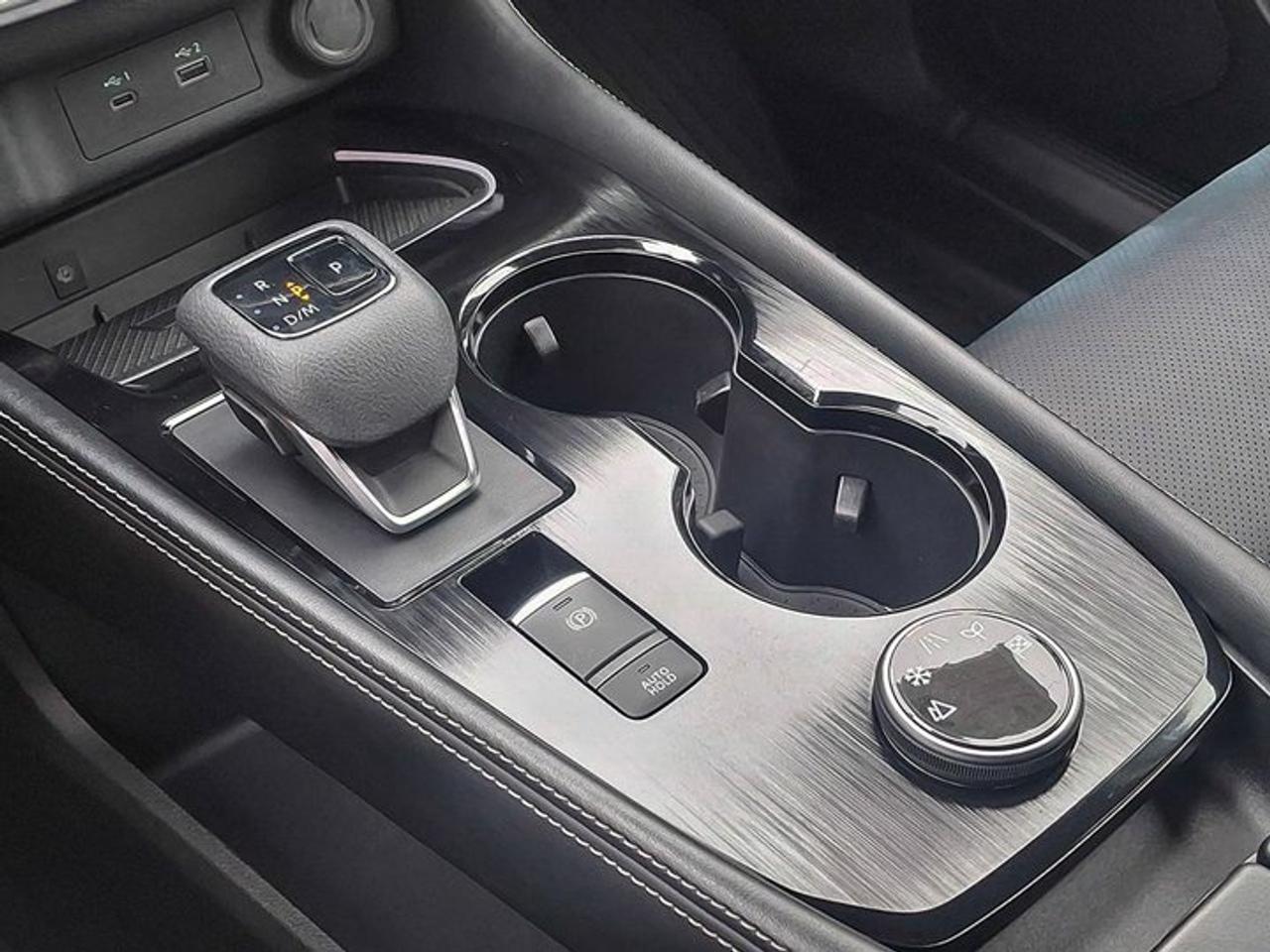 2023 Nissan Rogue Platinum AWD | Leather | Pano Roof | Heated Seats + Steering | Intelligent Cruise | Bose and More ! Photo