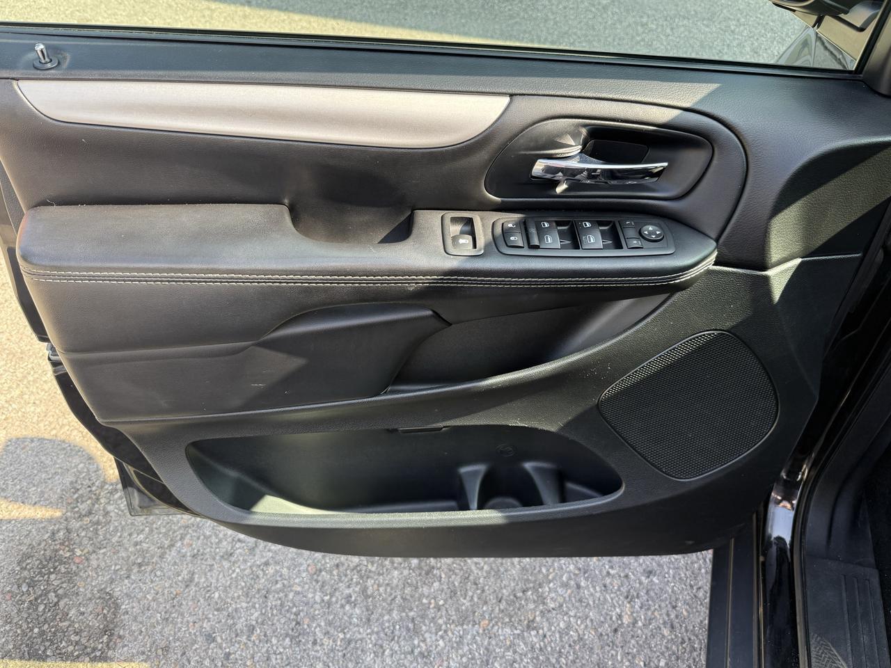 2014 Dodge Grand Caravan SXT Photo