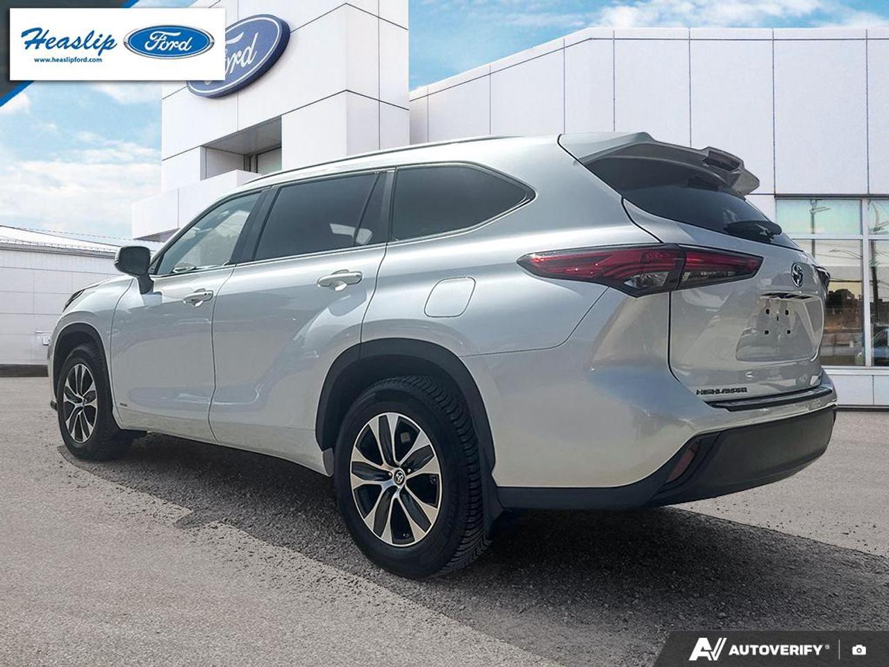 2023 Toyota Highlander HYBRID XLE Photo3