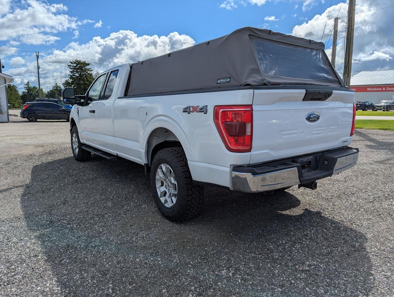 2022 Ford F-150 XLT 4WD SUPERCAB 8' BOX Photo3