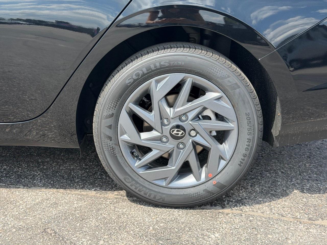 2026 Hyundai Elantra Preferred IVT Photo