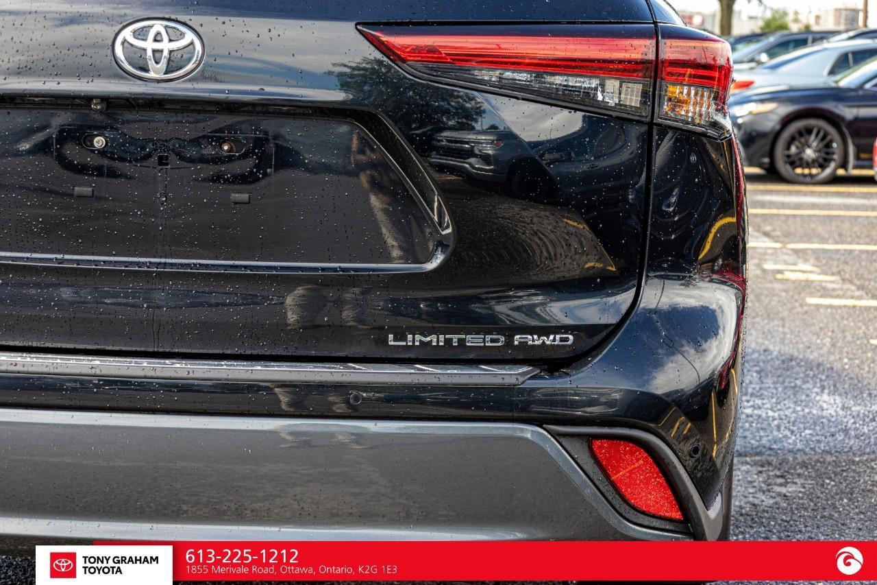 2022 Toyota Highlander LIMITED  Photo