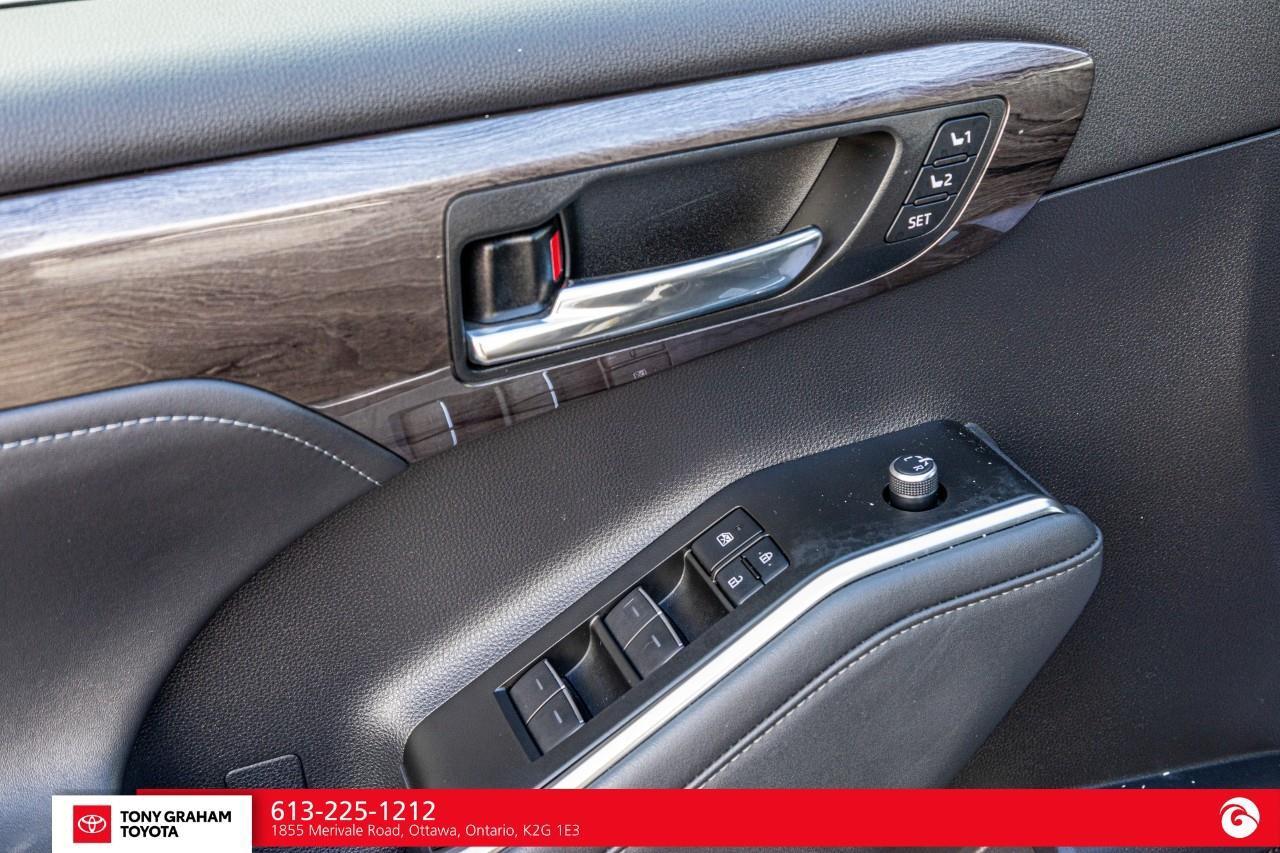 2022 Toyota Highlander LIMITED  Photo