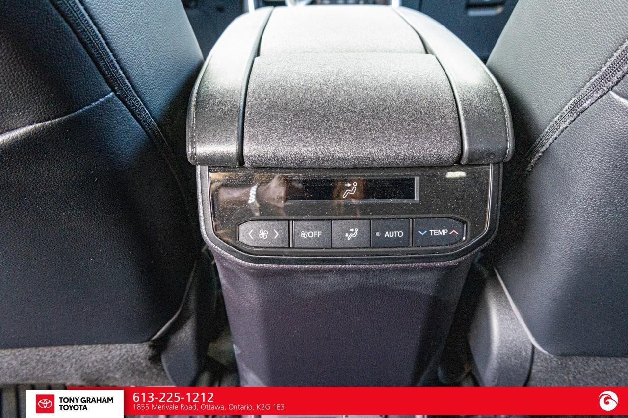 2022 Toyota Highlander LIMITED  Photo
