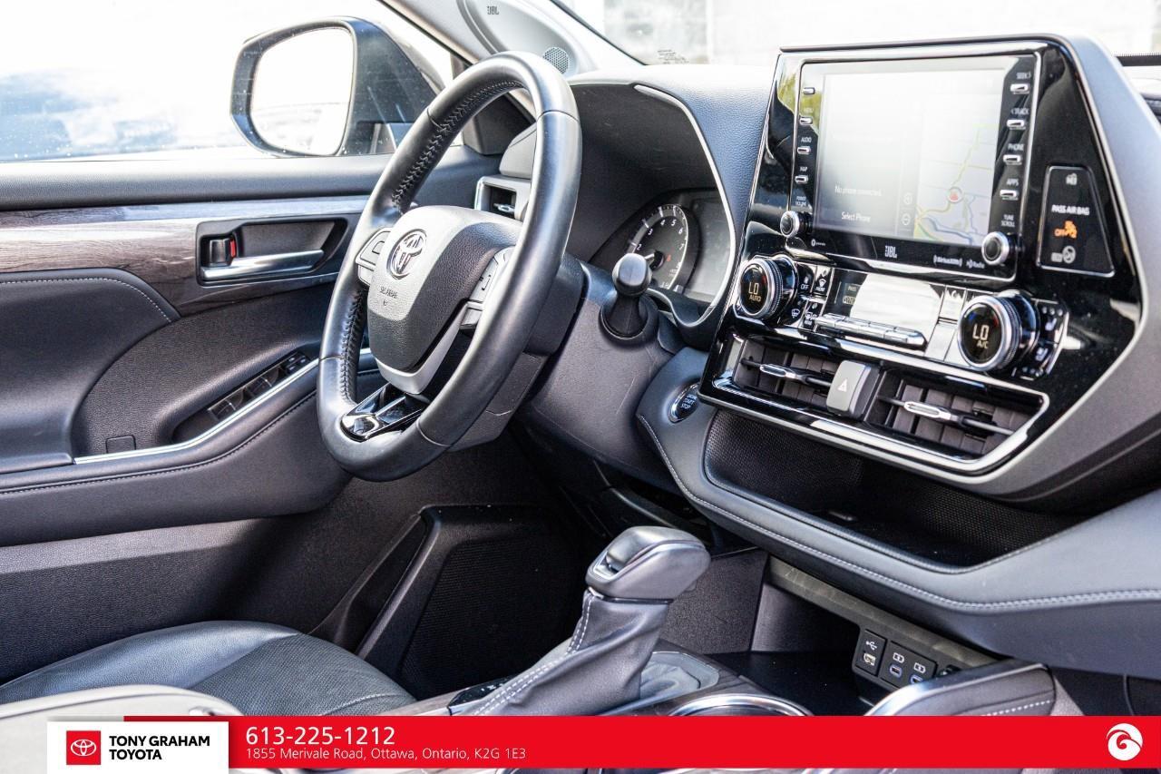 2022 Toyota Highlander LIMITED  Photo