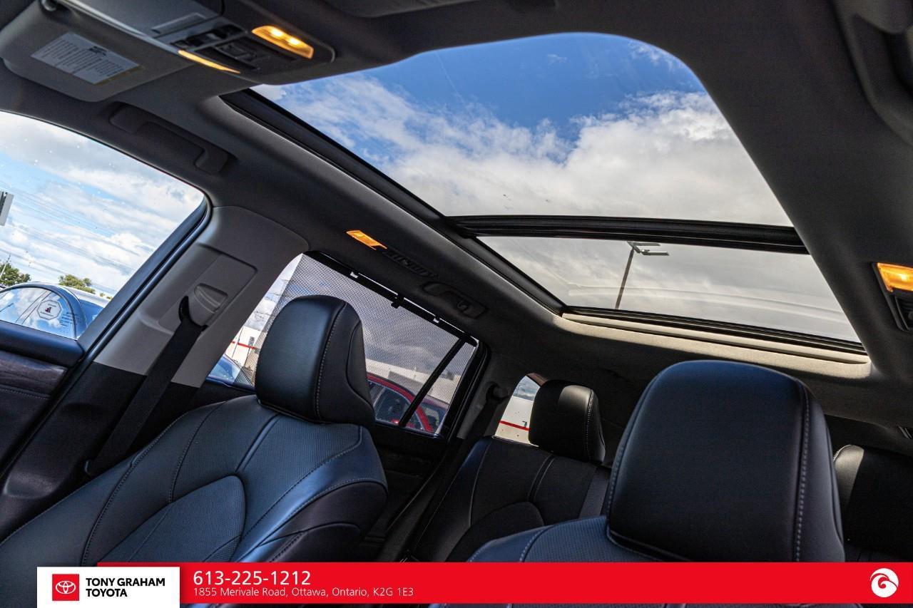 2022 Toyota Highlander LIMITED  Photo