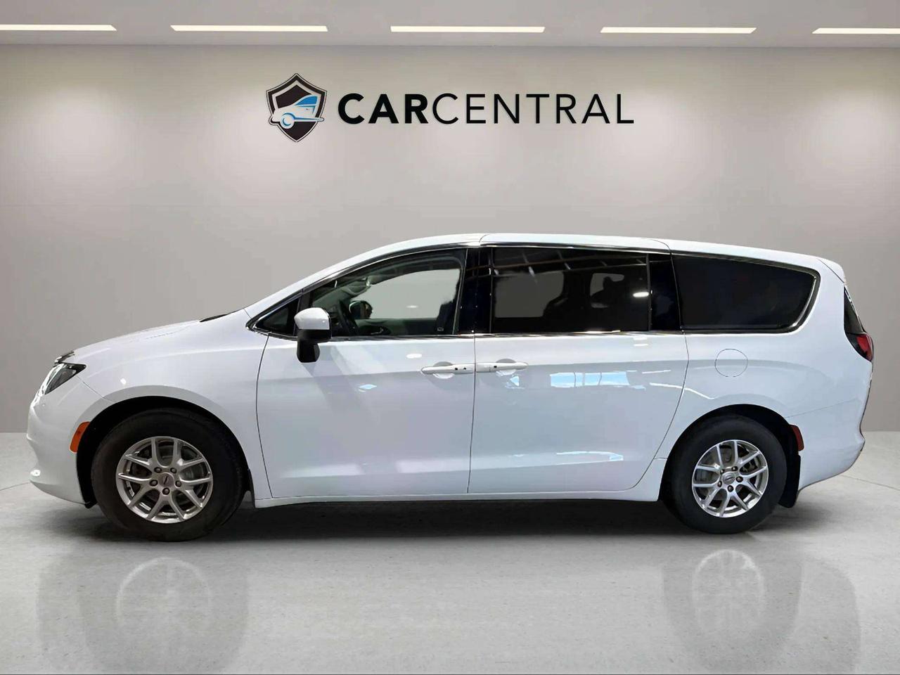 2023 Dodge Grand Caravan SXT | PUSH START | HTD STEERING | 11 SERVICE REC Photo