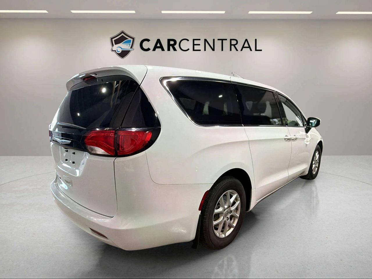 2023 Dodge Grand Caravan SXT | PUSH START | HTD STEERING | 11 SERVICE REC Photo