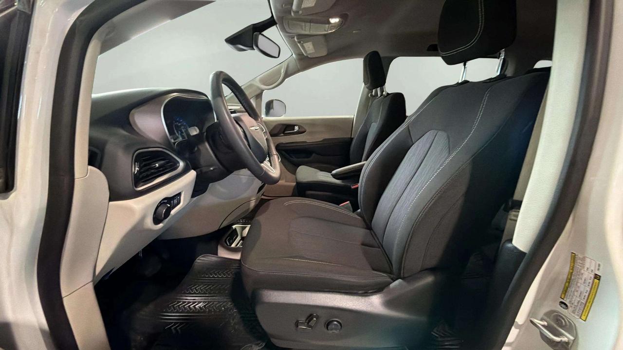 2023 Dodge Grand Caravan SXT | PUSH START | HTD STEERING | 11 SERVICE REC Photo