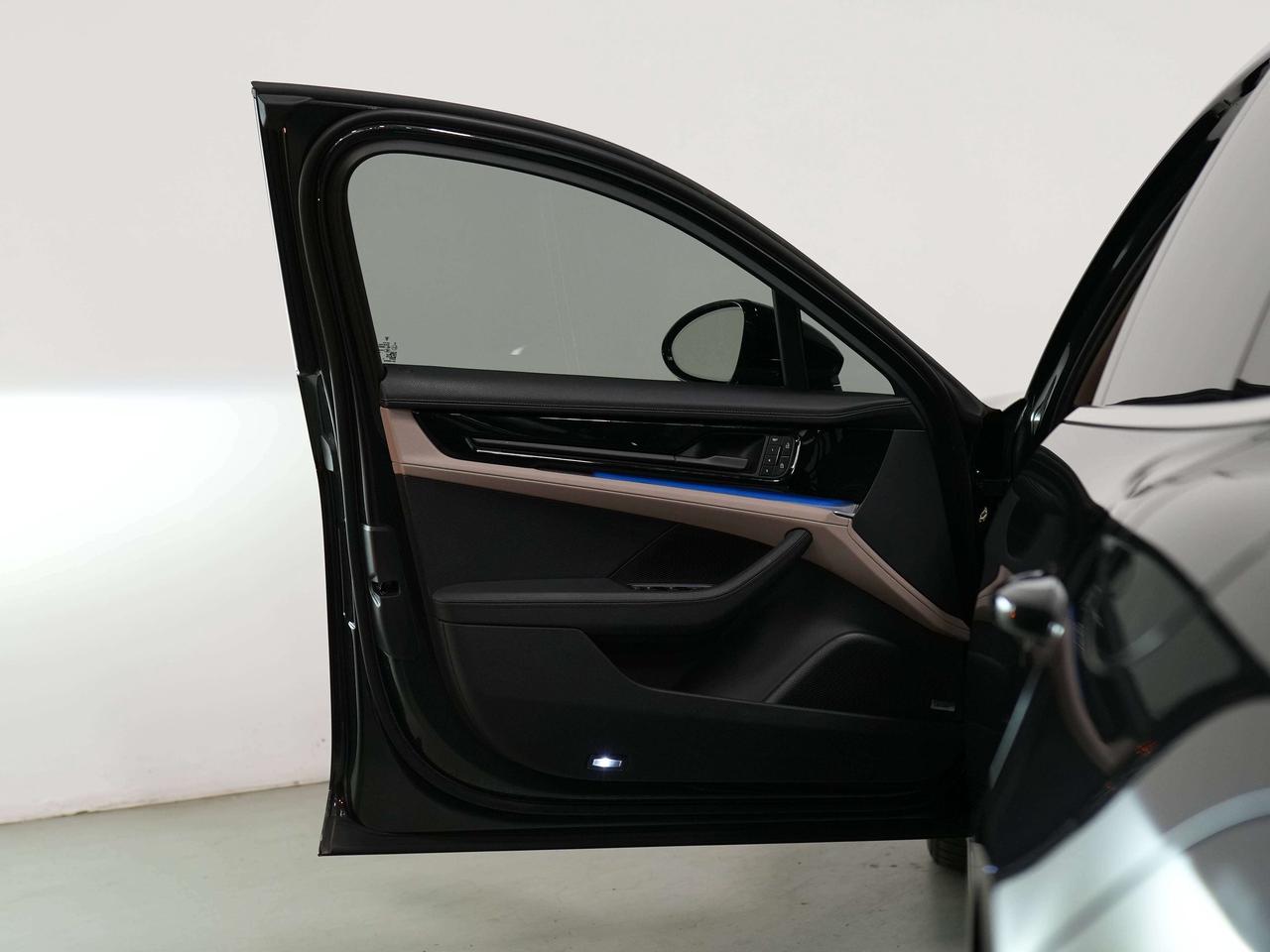 2025 Porsche Panamera 4 | E-HYBRID | PREMIUM PLUS | 20 IN Photo