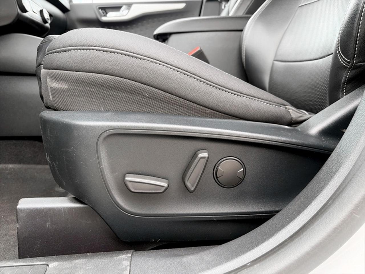2020 Ford Escape SEL Photo
